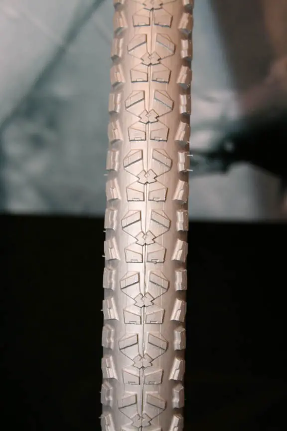 hutchinson tubeless road tyres