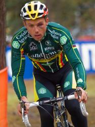 Sven Nys races with one good eye, by Krist Vanmelle