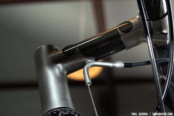 The cable hanger on the custom Bruce Gordon titanium stem. © Paul Guerra