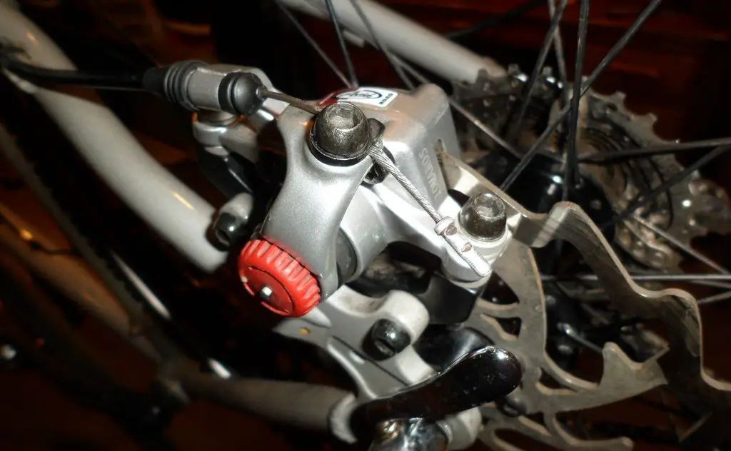 adjusting bicycle disc brakes