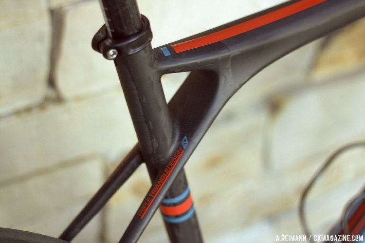 The Grade Carbon employs a mixture of fiber glass interior and carbon fiber exterior to get the stays pencil thin but still strong. © A. Reimann / Cyclocross Magazine