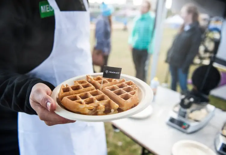 Free Belgian waffles for hungry spectators. © Thomas Fricke