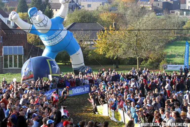 Crowds lined the course at Koppenbergcross. © Bart Hazen