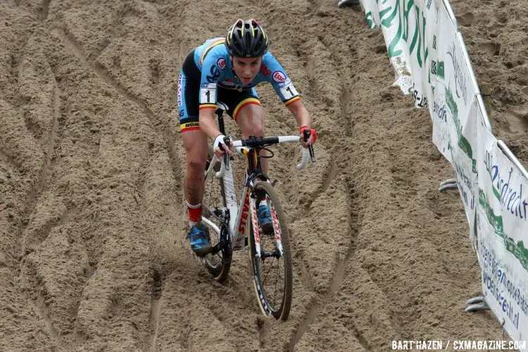 Sanne Cant on the sandy descent. She would go on to win the European Cyclocross Championships. © Bart Hazen