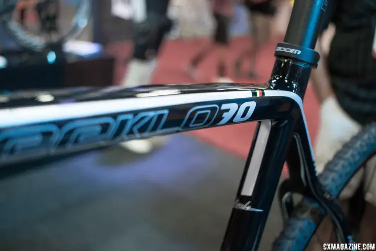 The top tube of the Merckx Eeklo 70 is designed to be shoulder-friendly. © Cyclocross Magazine