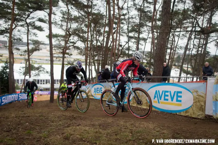 Compton pre-rides the Zolder course with her mechanic and husband Mark Legg Compton. Course Inspection. 2016 UCI Cyclocross World Championships. © P. Van Hoorebeke/Cyclocross Magazine