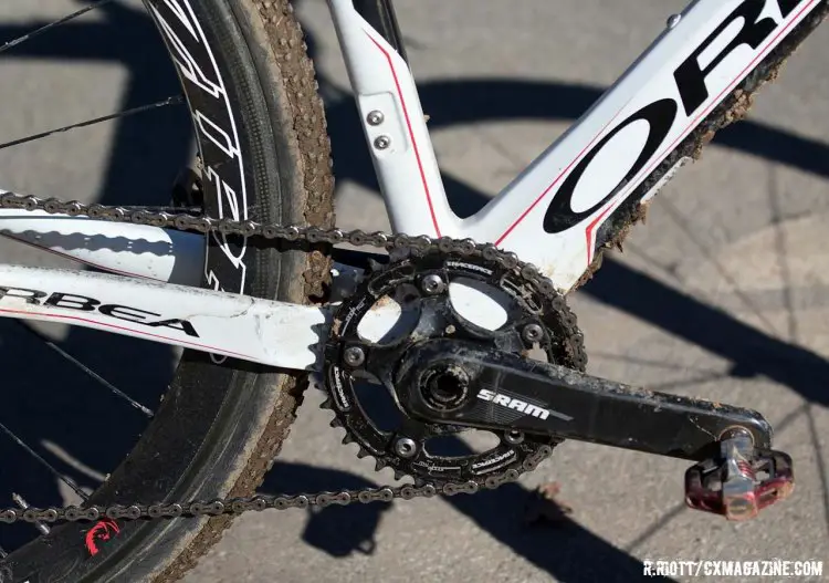 The Raceface narrow wide chainring bolted to the Sram S950 carbon crankset aims to reduce the risk of chain drop. © Cyclocross Magazine