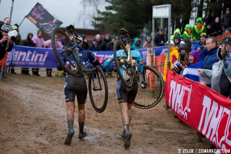 Mani and Cant in the battle for silver. Elite Women, 2016 Cyclocross World Championships. © Danny Zelck / Cyclocross Magazine