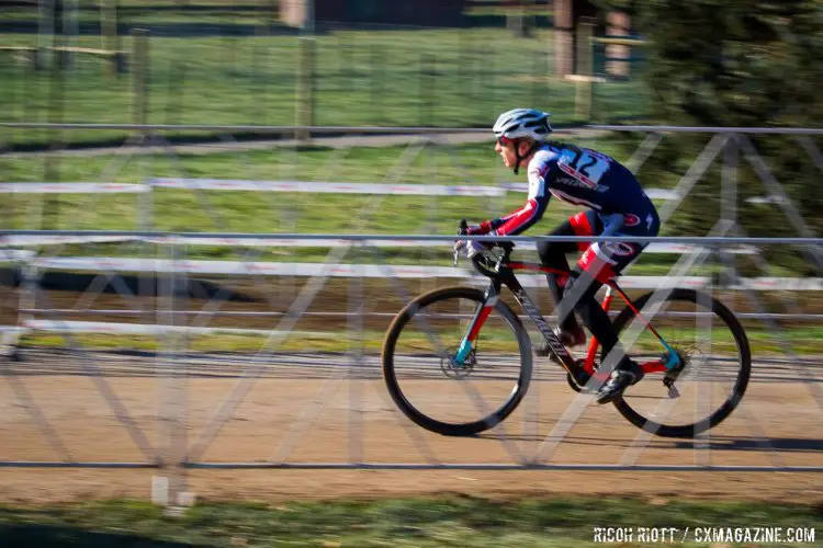 Melinda McCutcheon speeds into the off-camber section. © R. Riott / Cyclocross Magazine