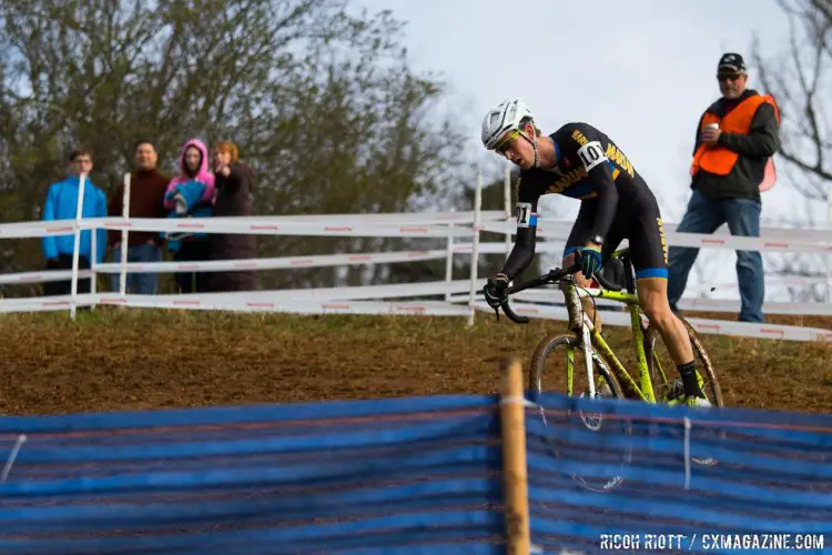 Dillman descends Ingles Heckle Hill. © R. Riott / Cyclocross Magazine