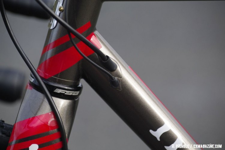 The internal cable and wire routing keeps the bike's appearance minimalist. 2016 Cyclocross World Championships. © Regan Pringle / Cyclocross Magazine