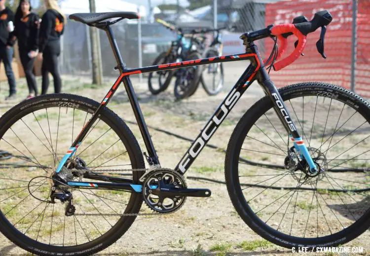 The Shimano 105 drivetrain with hydraulic brakes is also speced on the Focus aluminum Mares CX. © Clifford Lee / Cyclocross Magazine