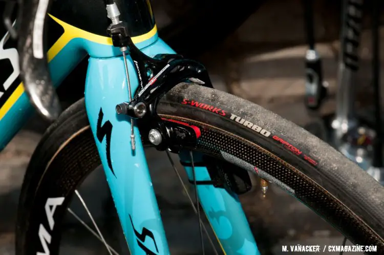 No need for long reach brakes when you're running standard road rubber. © Mario Vanacker / Cyclocross Magazine