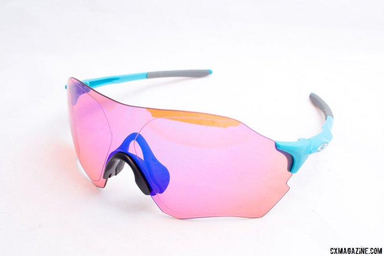 The Oakley EVZero Range sunglasses. ©️ Cyclocross Magazine