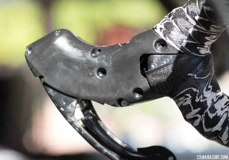 The shifter and brake lever guts are really quite simple, and what you see is mostly plastic housing. Rotor's Uno hydraulic shifting component group. © Cyclocross Magazine