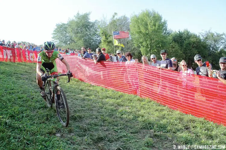 Antonneau charging after Mani. 2016 Jingle Cross World Cup, Elite Women. © D. Mable / Cyclocross Magazine