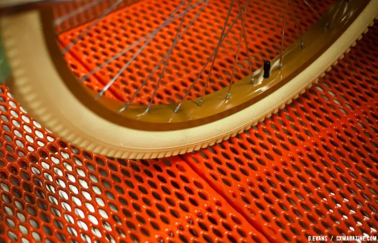 Water and debris drains through the rubber coated grate and into the drain basket where the debris is captured for easy disposal. © Cyclocross Magazine