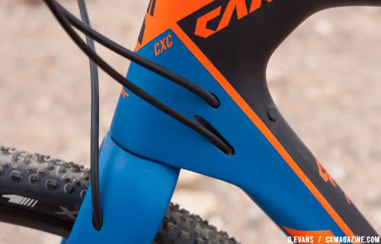 A close-up shot of the nice internal cable routing. © Cyclocross Magazine