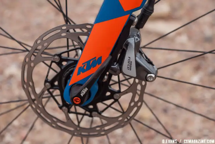 SRAM Force hydraulic disc brakes with 140mm rotors. © Cyclocross Magazine