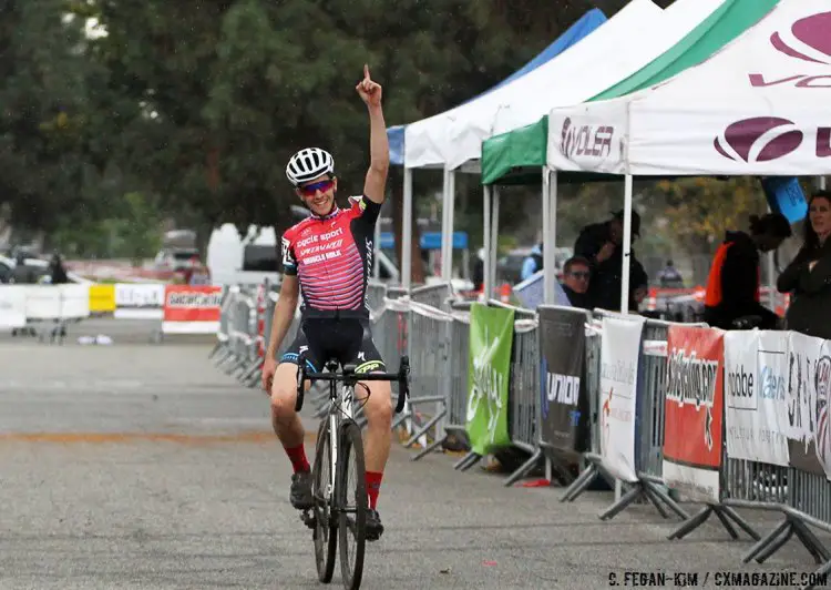 Ben Gomez Villafane doubles up in the Junior men's race at 2016 CXLA Day 2. © Cathy Fegan-Kim / Cyclocross Magazine