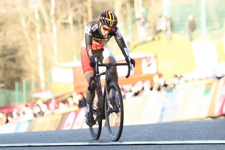 Sanne Cant exahausted at the finish. 2016 Hansgrohe Superprestige Spa-Francorchamps Women. © B. Hazen / Cyclocross Magazine