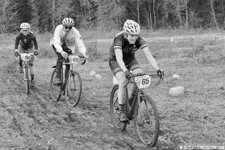 Men and women were mixed together in qualifiers, but only the men had to race for their finals lives. The 10th SSCXWC in Portland, 2016. © M. Estes / Cyclocross Magazine