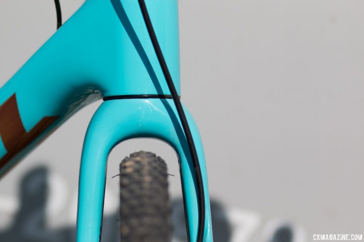 The new 2018 carbon Kona Major Jake's fork has decent mud clearance, with more clearance on the sides than on the top for bigger rubber or mud. A 40mm WTB Nano is said to fit fine. 2017 Sea Otter Classic. © A. Yee / Cyclocross Magazine