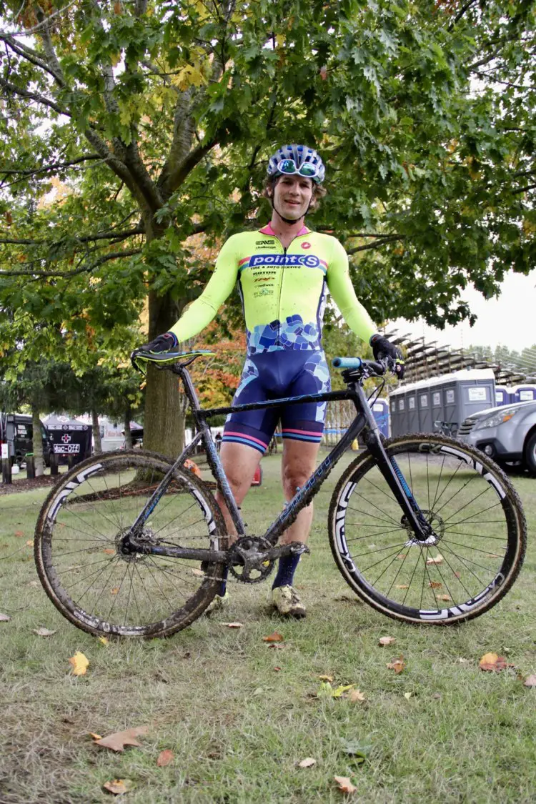 Men's SS Winner Steven Beardsley (Point S Racing) shares his Adam Craig signature Giant SS with a Enve wheel set. © M. Estes / Cyclocross Magazine