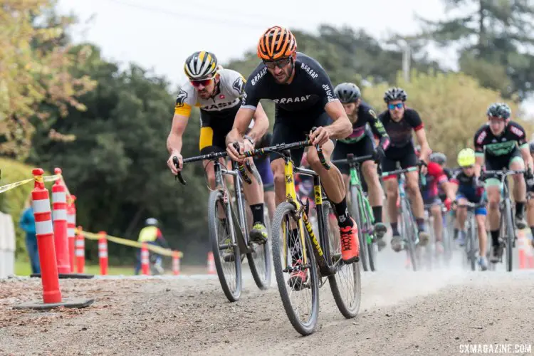 Jimmy Nolan leads the Singlespeed A men down the hill on lap one. 2017 Surf City Cyclocross © J. Vander Stucken / Cyclocross Magazine