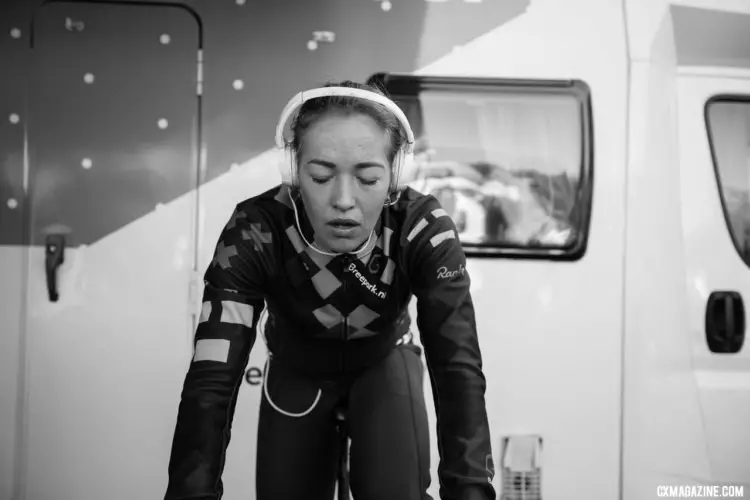 Sophie de Boer focuses before the upcoming slog. Elite Women, 2017 Zeven UCI Cyclocross World Cup. © J. Curtes / Cyclocross Magazine