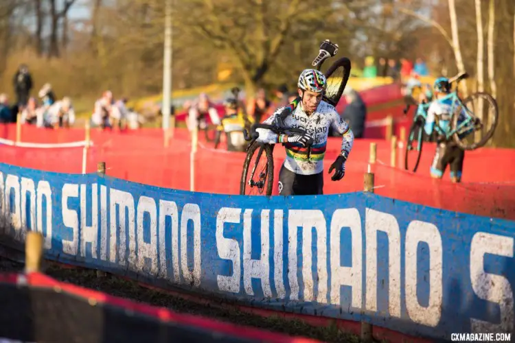 Running was common with the conditions on Saturday. Elite Men, 2017 Zeven UCI Cyclocross World Cup. © J.Curtes / Cyclocross Magazine