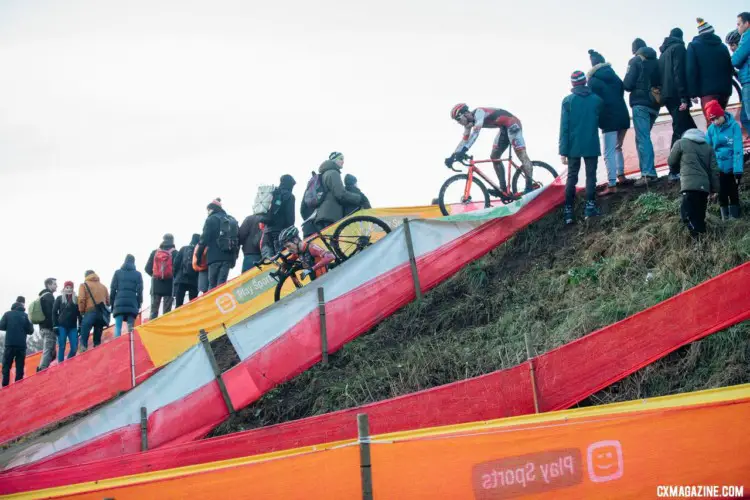 The conditions forced a number of ride versus run choices. Elite Men, 2017 Zeven UCI Cyclocross World Cup. © J.Curtes / Cyclocross Magazine