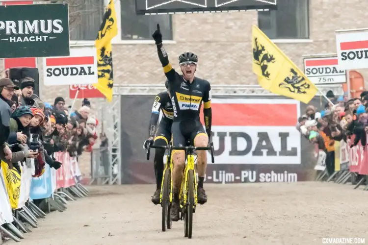 02-12-2017: Wielrennen: GP Hasselt: Corne van Kessel wint de GP Hasselt ondanks een valpartij in het eerste rondje