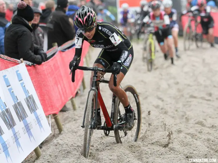 Ceylin Alvarado rides the sand to a podium finish, while many others ran. 2017 Soudal Classics, GP Hasselt, Elite Women. © B. Hazen / Cyclocross Magazine