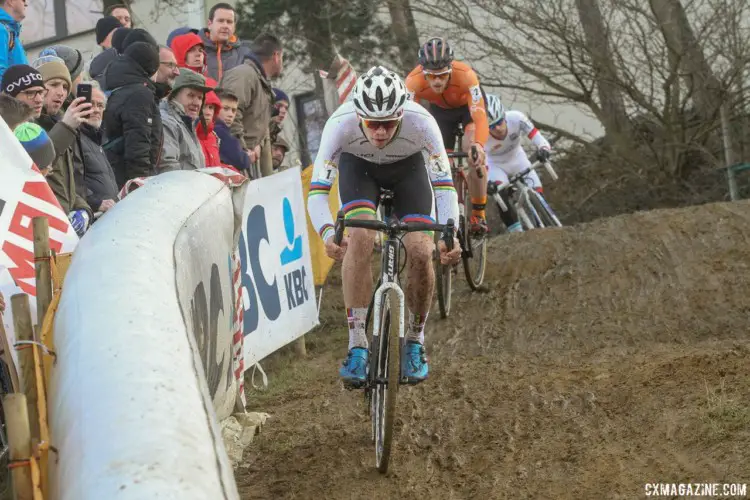 Joris Nieuwenhuis takes a descent along the barrier. 2017 World Cup ...