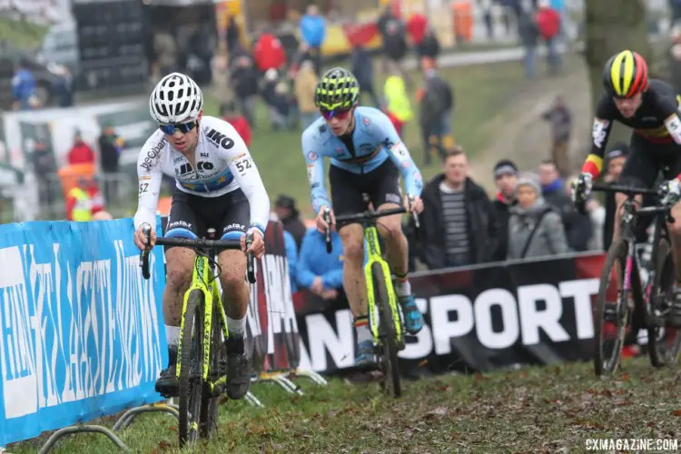 Loris Rouiller leads while other riders chase after him. He finished 12th on Sunday. 2018 Hoogerheide World Cup, Junior Men. © B. Hazen / Cyclocross Magazine
