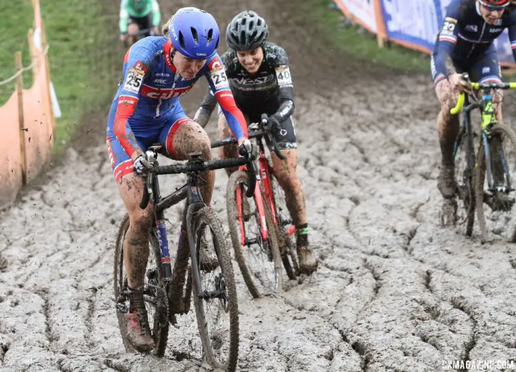 Maghalie Rochette tries to find the right line through the thick mud. 2018 Telenet UCI World Cup Nommay. © B. Hazen / Cyclocross Magazine