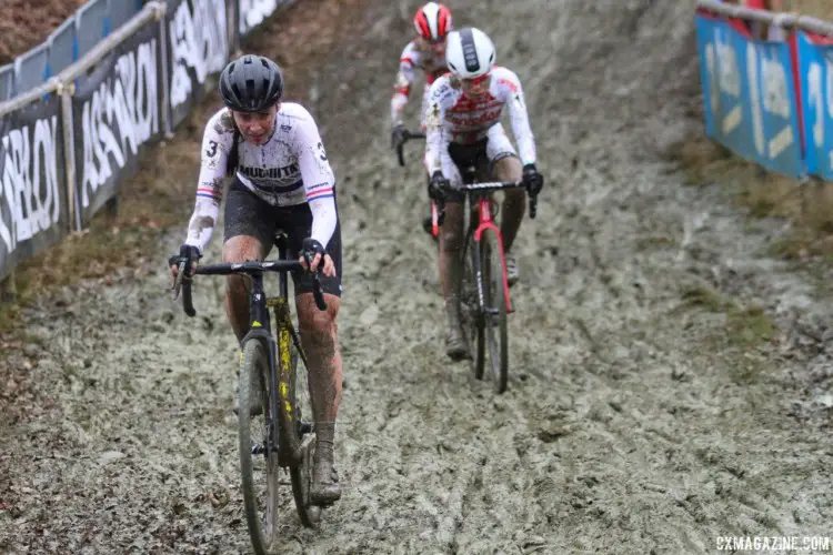 Nikki Brammeier had a solid debut on her Canyon, finishing fifth, just behind Sanne Cant. 2018 GP Sven Nys Baal. © B. Hazen / Cyclocross Magazine