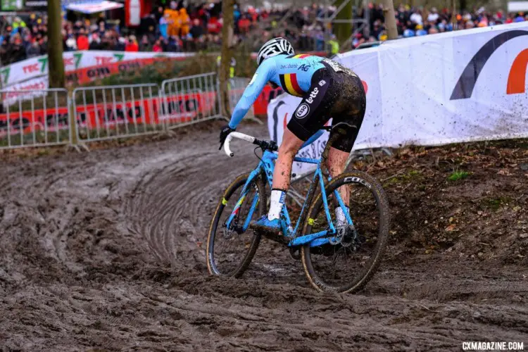 Sanne Cant finds the line in one of the many rutted corners. Elite Women, 2018 UCI Cyclocross World Championships, Valkenburg-Limburg, The Netherlands. © Gavin Gould / Cyclocross Magazine