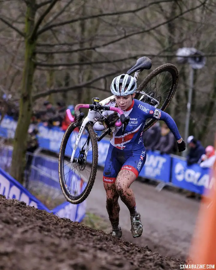 Evie Richards overcame an early crash and a mechanical to win the U23 ...