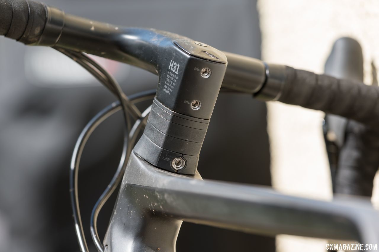 Canyon's combination handlebar and stem uses two bolts to secure a plate to the steerer tube. Canyon Inflite CF SLX 9.0 Cyclocross Bike. © C. Lee / Cyclocross Magazine