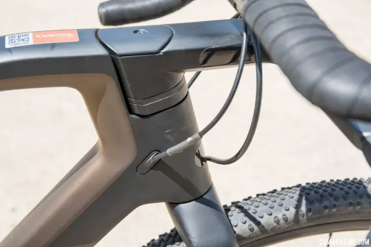 The integrated CP01 Stem/bar fits the proprietary Canyon 114 steerer (1 1/4" straight). Canyon Grail CF Gravel Bike. 2018 Sea Otter Classic. © C. Lee / Cyclocross Magazine
