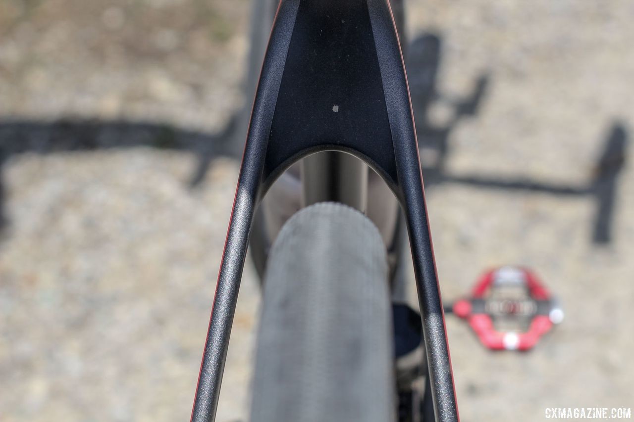 The seatstay has a sleek appearance. The company claims clearance for up to 40mm-wide tires. Craig Richey's 2018 Dirty Kanza 200 Devinci Hatchet. © Z. Schuster / Cyclocross Magazine