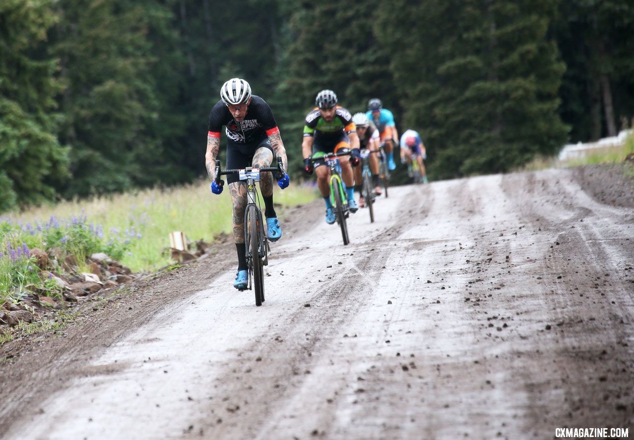 The dirt split apart the groups, and the no aerobar rule kept racers in the drops. © Cathy Fegan-Kim