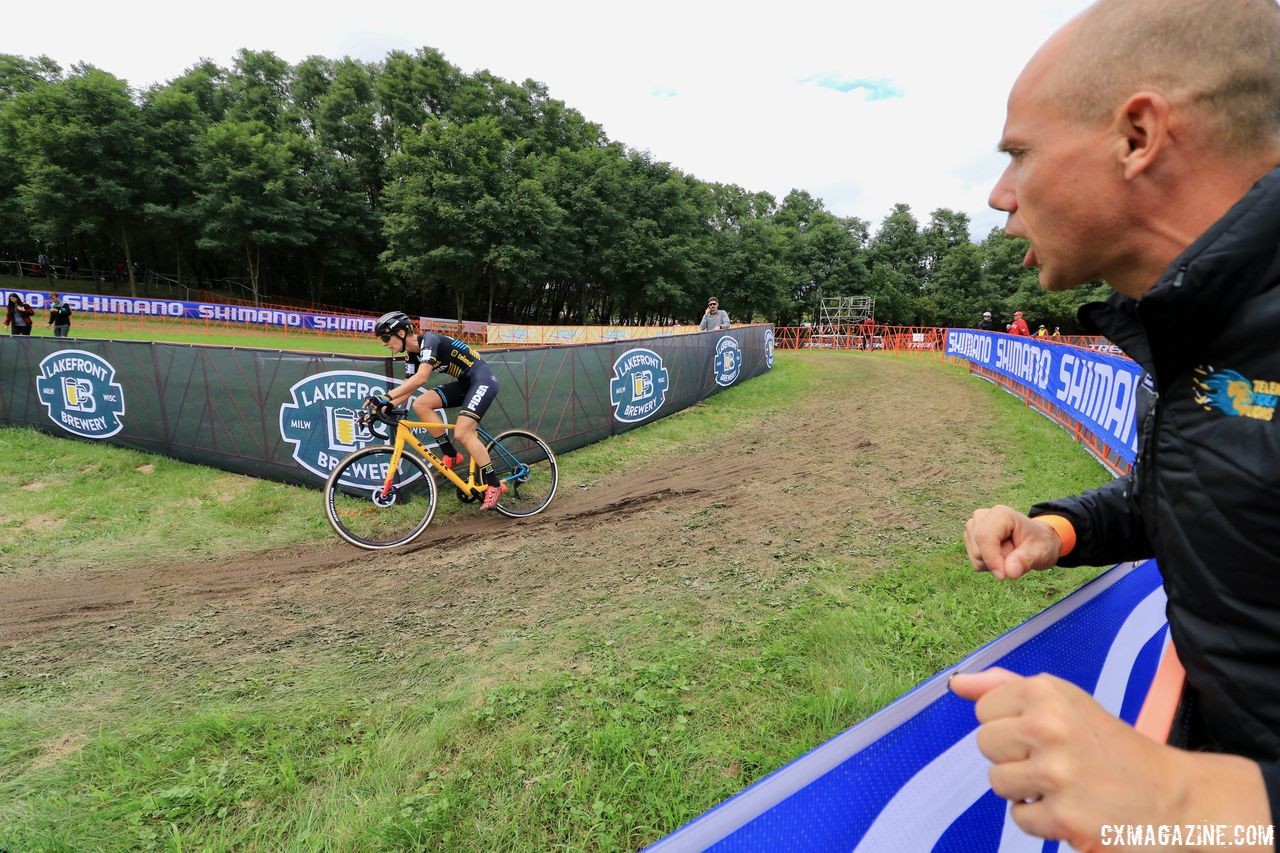 Sven Nys coaches Ellen Van Loy. 2018 Trek CX Cup, Waterloo © Cyclocross Magazine / D. Mable