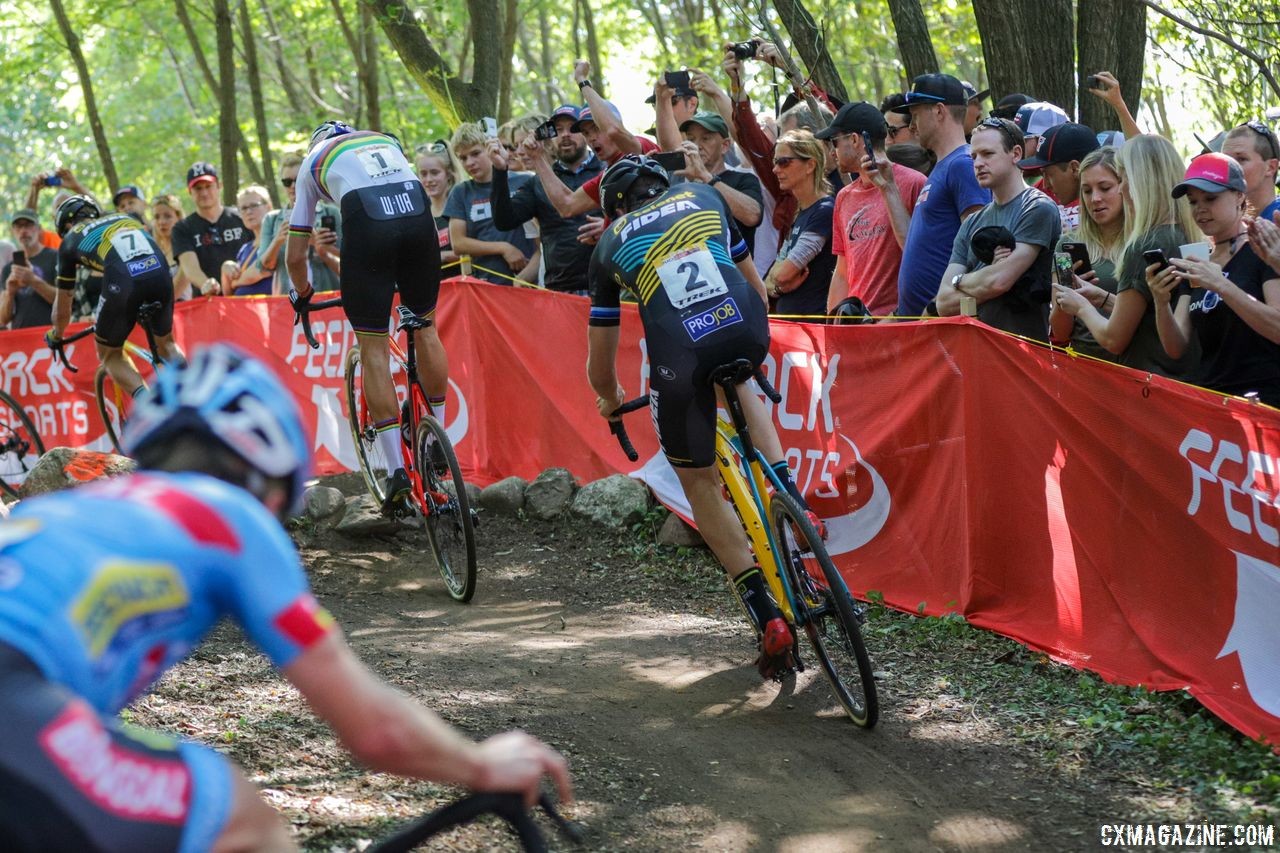 The first third of the race featured a large group of riders. 2018 World Cup Waterloo. © R. Clark / Cyclocross Magazine