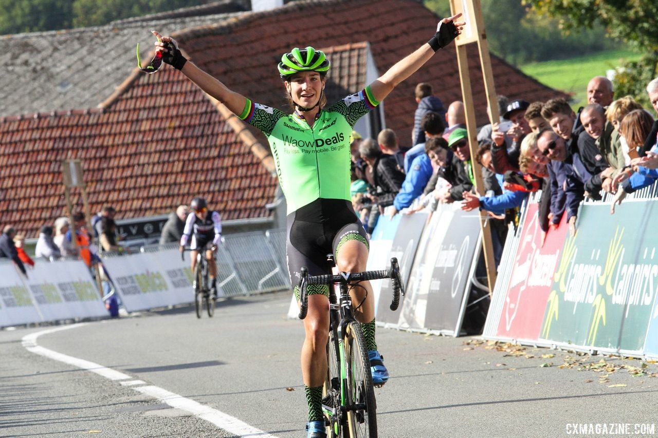Marianne Vos celebrates her win in Ronse. 2018 Brico Cross Ronse / Hotondcross. © B. Hazen / Cyclocross Magazine