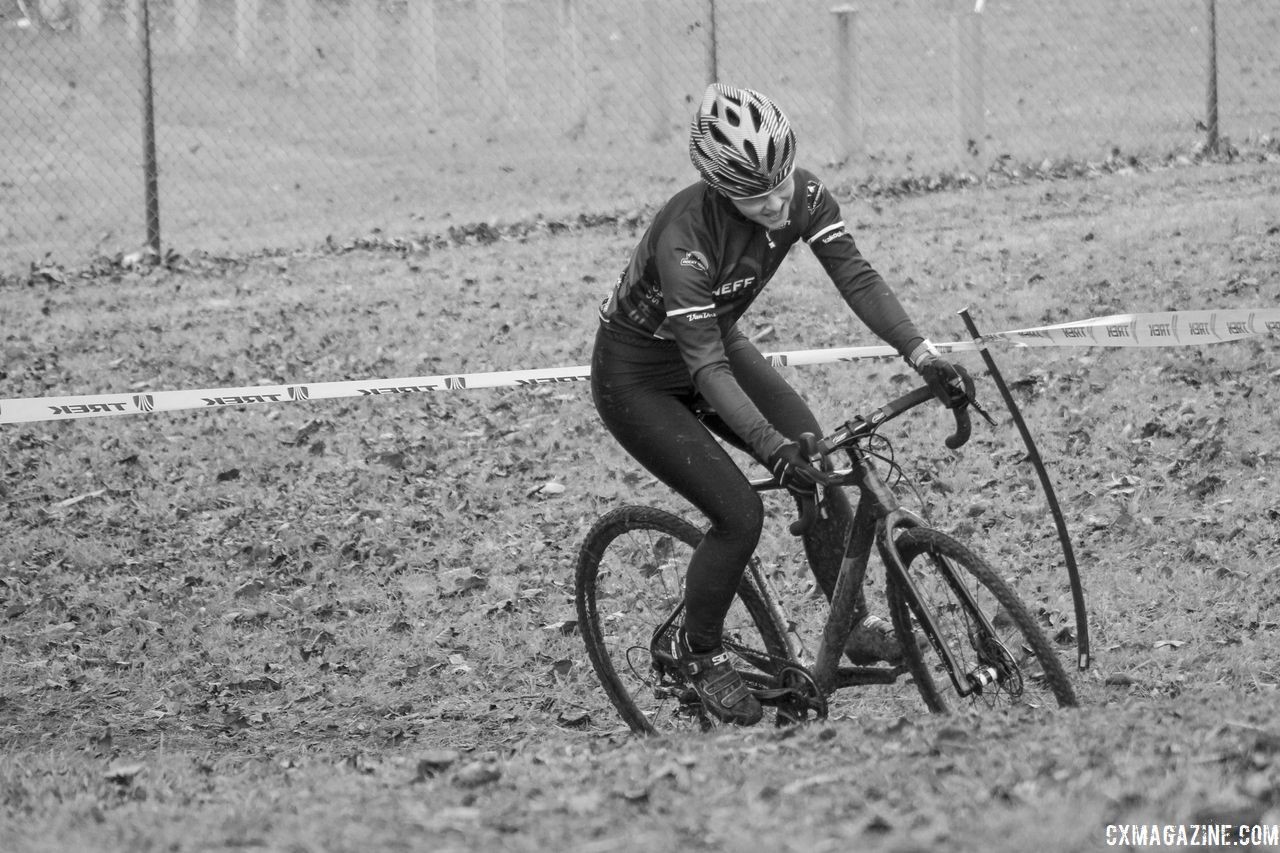 Kristen Cooper rounds a corner and headed to a third-place Elite finish. 2018 Cross Fire, Sun Prairie, Wisconsin. © Z. Schuster / Cyclocross Magazine
