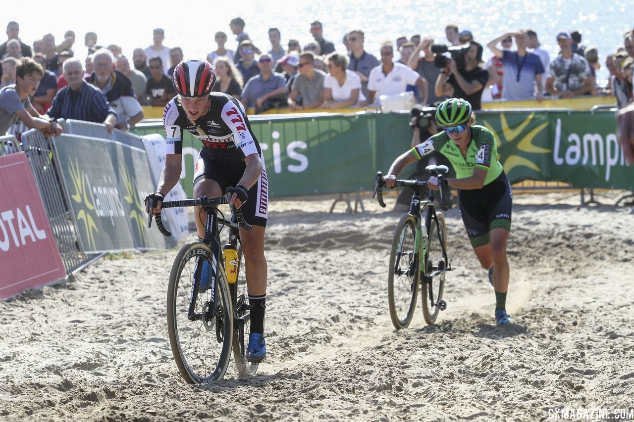 Staying on the bike in the sand was the key to Annemarie Worst's win in Gieten. 2018 Superprestige Gieten. © B. Hazen / Cyclocross Magazine