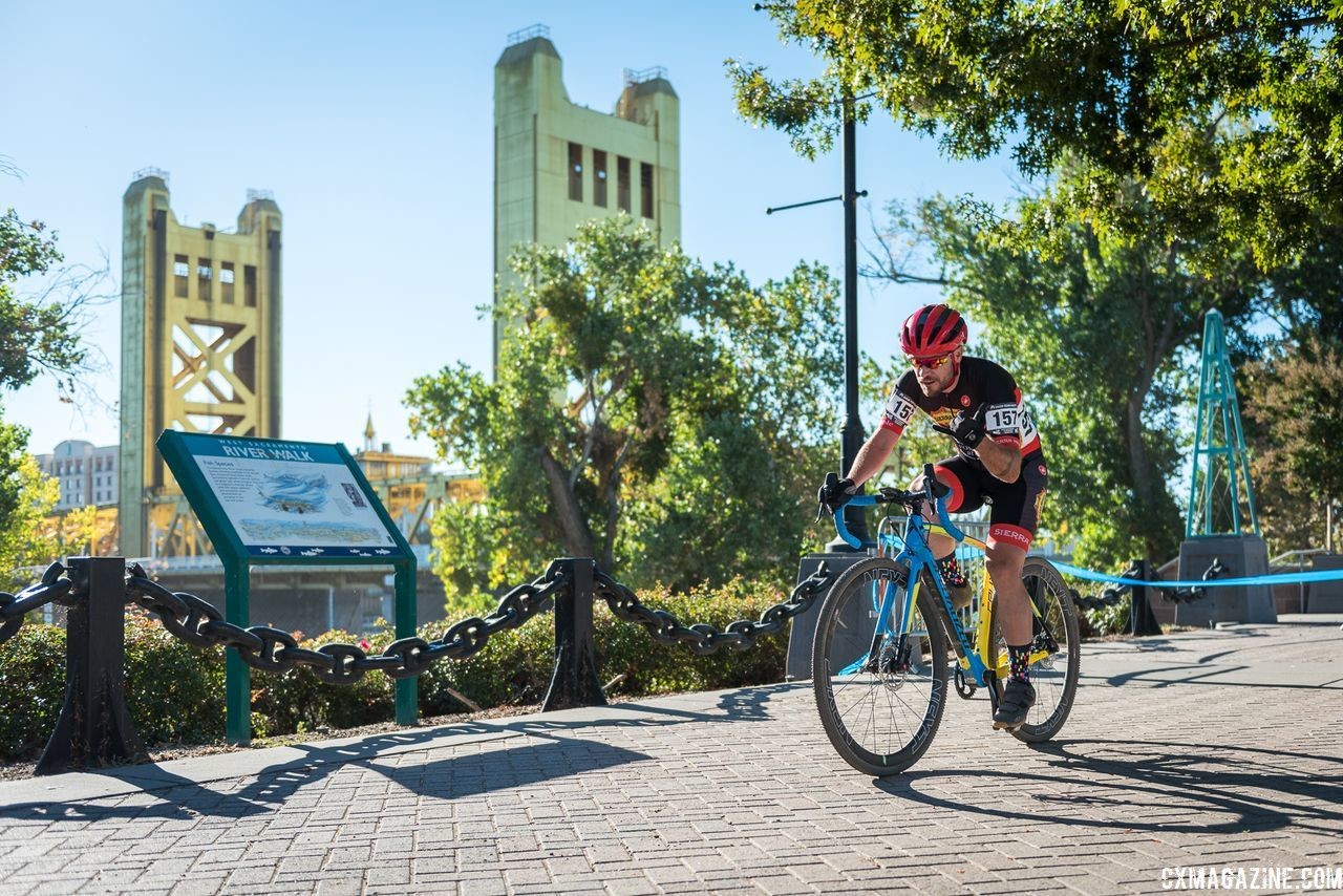 The race takes place along the Sacramento River in West Sac. 2018 West Sacramento CX Grand Prix. © J. Vander Stucken / Cyclocross Magazine
